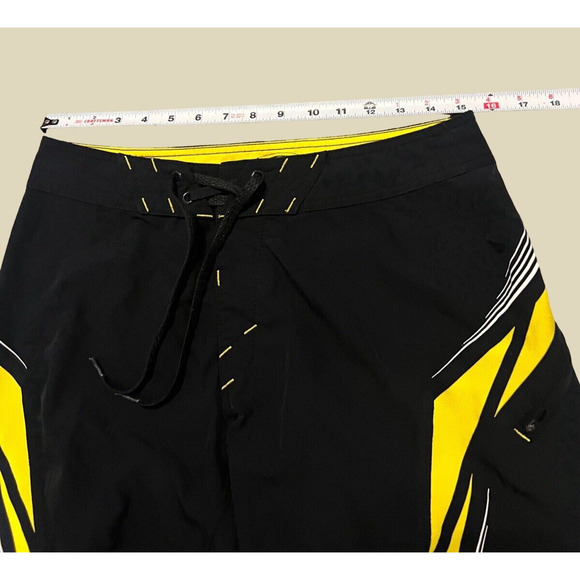 OAKLEY Men's Blade II Boardshorts, Swim Trunks, Black & Yellow| Men's: 31 - Picture 5 of 8